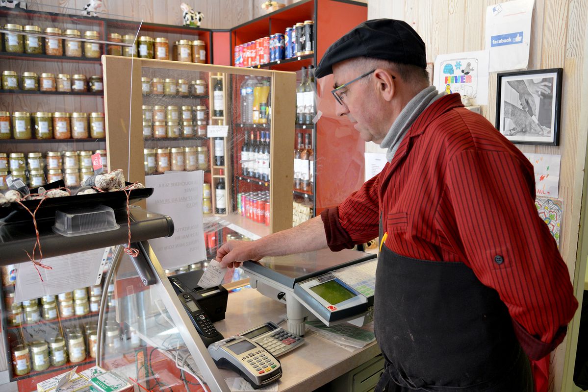 Daniel Bouvier propose un service de drive dans sa boucherie. (©Ville de Saint-Nazaire - Christian Robert)