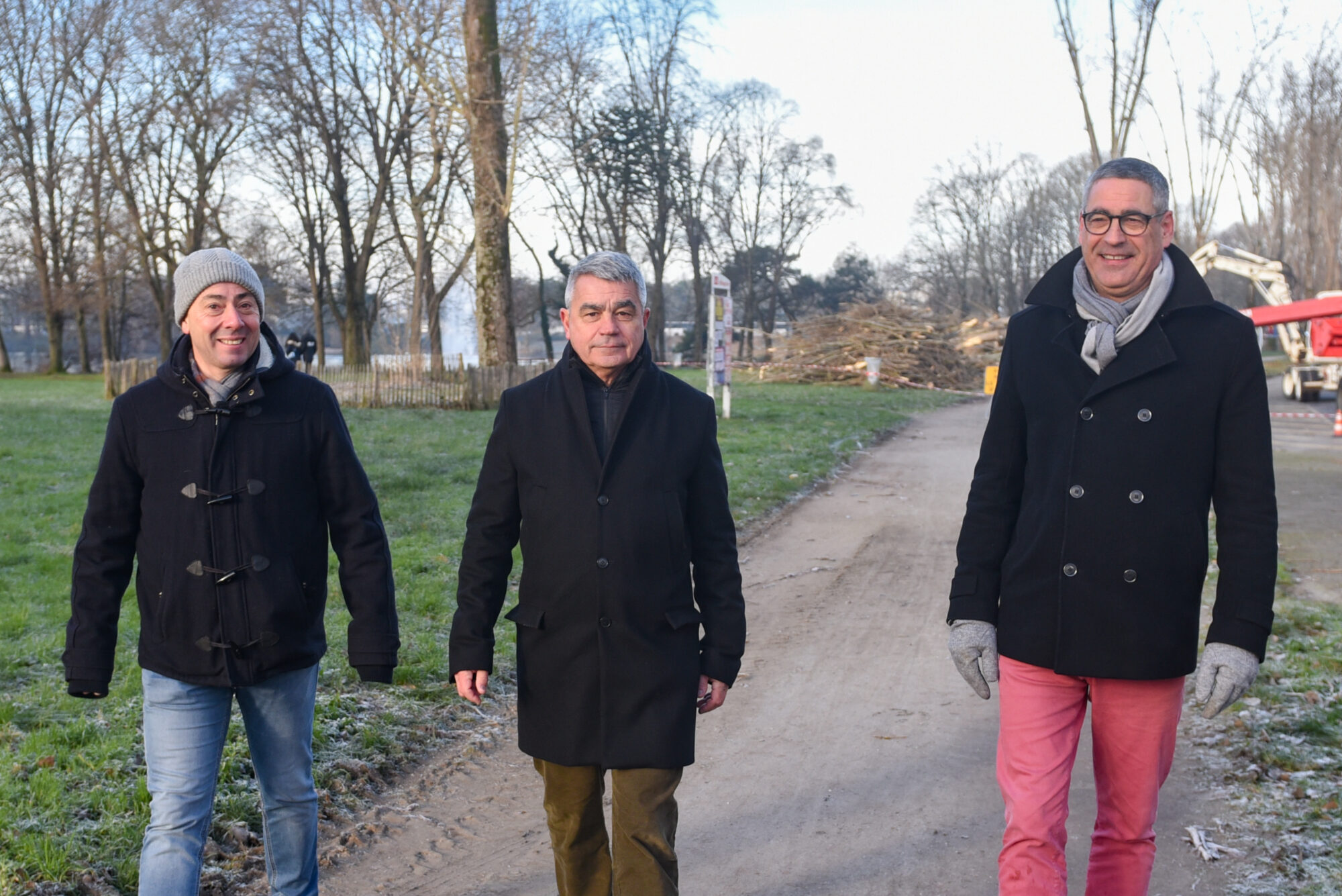 Le directeur de Nature et paysage en ville Ludovic Le Goff, le maire David Samzun, l'adjoint au maire Christophe Cotta